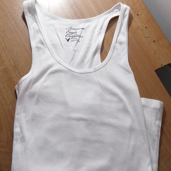 AMERICAN EAGLE OUTFITTERS WHITE CAMISOLE SIZE MEDI